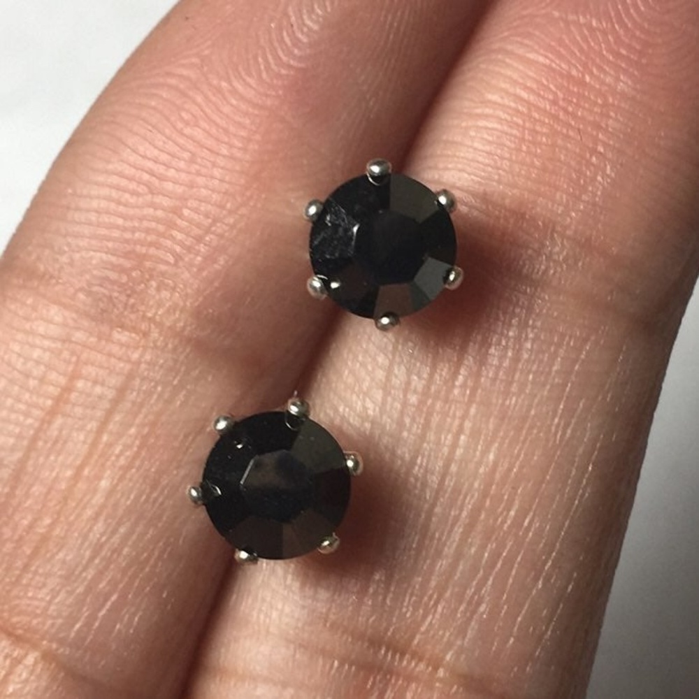 NWT Swarovski Elements Crystal Stud earrings - Picture 1 of 3